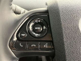 【ステアリングスイッチ付ハンドル】ナビゲーションに視線を移さず、ハンドルから手を離さず、運転に集中したまま手元でオーディオ操作できます♪