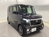 180cm近い車高と、センターレイアウト燃料タンクの低床フロアで、軽自動車とは思えない車内空間を実現しています。