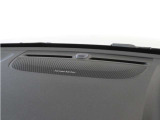 【harman/kardon】世界のオーディオファン垂涎のプレミアムサウンドシステムを搭載。原音に近い音場空間を忠実に再現。乗る人すべてに最良の音響体験を提供します。