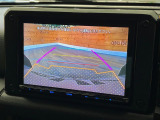 【バックカメラ】駐車時に後方がリアルタイム映像で確認できます。大型商業施設や立体駐車場での駐車時や、夜間のバック時に大活躍!運転スキルに関わらず、今や必須となった装備のひとつです!