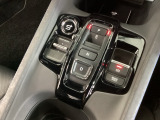 ワンアクションでスムーズな運転を支援する、エレクトリックギアセレクターに、パーキングブレーキは、電子制御パーキングブレーキです。