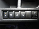 【安全装備も充実】車線逸脱警報システム。バック時の障害物を検知し知らせるパーキングセンサー付きです。