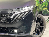 【LEDヘッドライト】悪天候や夜間走行時も良好な視界を確保し安心して運転できる高輝度LEDヘッドライトを装備!点灯速度が早く、消費電力も抑えられています。