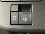 【電動パーキングブレーキ+オートブレーキホールド機能】 指先だけで簡単に操作が可能なパーキングブレーキ、スイッチを押すとブレーキペダルから足を離してもブレーキを保持できるオートブレーキホールド搭載。