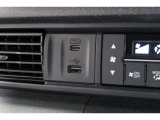 スマートフォンなどの音楽再生が可能なUSB接続ジャック装備車両です♪♪♪