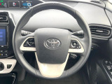 【純正革巻きステアリング】上質な革を使用することで、手にしっかり馴染みとても運転しやすいハンドルです♪