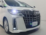 高輝度で点灯速度が速く、しかも消費電力の少ないLEDヘッドライトが装備されています!LEDの明るい光が走行中の視界の確保をサポートして、夜のドライブがより楽しく安全に運転できます♪