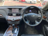 車の事分からなくても運転席に座ってみると何となく良い感じ!とかイマイチだな、とか感じます。だからこそ是非ご自身の目で手で体で実際に触れて頂きたいのです。