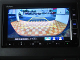 ギヤをRに入れるとナビの画面に後ろの映像が映るリヤカメラ付!後退時の安全確認やコンディションの悪い視界でもカラーバックモニターがドライバーをサポート☆☆☆