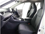 高いホールド性で運転姿勢が安定します。長距離ドライブでも疲れにくいのが魅力です。快適なドライビングライフをお送りください♪