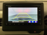 バックでの車庫入れも安心です! リアカメラが付いているバックモニター付のナビを装備しております。操作線もついており距離感も画面から確認できます。