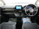 運転にかかわる様々な操作を安全に行えるように視点移動が少なく、操作性に配慮されたスイッチ類が凝縮されたコクピットです。