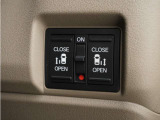 ◆両側電動スライドドア◆狭い駐車場でも乗り降りが楽々♪お子様が隣の車にドアを当ててしまう心配もございません!小さなお子様連れの方もこれで安心。