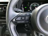 【ステアリングスイッチ】左です。ステアリングから手を離さず、運転に集中したまま手元でマルチインフォメーションディスプレイの操作等ができます。