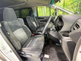 運転席シート廻りは使用感も少なく、良好な状態となっています。前オーナー様が丁寧に使っていたことがよくわかりますね。