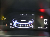 とっても見やすいメーターです。夜間時はラグジュアリーな気分にさせてくれる照明が魅力ですので、夜のドライブも楽しみになりますよ♪