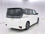 広々とした車内空間に優れた燃費性能。更にデザインも上質で人気のお車です!