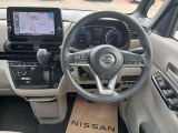 視界が良く操作しやすい運転席 様々なスイッチ類が安全と快適をお届けいたします。