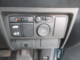 リア左側パワースライドドア装備!運転席からボタンひとつで、ドアの開閉が出来ます。