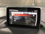 レバーをAUTOの位置にしているとき、レインセンサーが雨を感知すると、雨量に応じてワイパーが自動で作動してくれるオートワイパーを装備!設定変更で非作動にすると、間欠作動に固定されます。