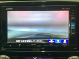 【バックカメラ】運転が苦手な方も車庫入れラクラクです!ギアをリバースに入れれば自動的に切り換わりますので、面倒な操作は不要です♪狭い駐車場もお車を傷つけず安心ですね!