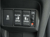 ◆両側電動スライドドア◆狭い駐車場でも乗り降りが楽々♪お子様が隣の車にドアを当ててしまう心配もございません!小さなお子様連れの方もこれで安心。