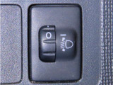 ヘッドランプの光軸調整ダイヤルを装備しております。