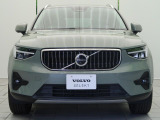 当店の認定中古車(VOLVO APPROVED CAR)はメーカー基準の車齢・走行に応じた内外装・機関の176項目もの項目に厳密な点検を実施。すべての基準を満たした自信を持ってお届けする中古車です。