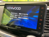 【大画面ナビ】人気の大型9インチナビを装備。存在感のある大画面はインパクト大!ナビ利用時のマップ表示は見やすく、テレビやDVDは臨場感がアップ!いつものドライブがグッと楽しくなります♪