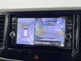 アラウンドビューモニターで車を上空から見下ろしているような映像を映し出します。周囲の状況がひと目でわかります!