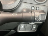 車外の明るさに応じでライトを点灯、消灯してくれるオートライト機能です☆お天気の良い昼間のトンネル走行などオートにしてると便利で安心です☆エンジン停止時にライトの消し忘れも無くなります☆