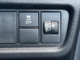 [ VSA (ABS+TCS+横すべり抑制) ]すべりやすい道や、障害物・割り込み車を避けるため急ハンドルを切った時に起こりがちなクルマの姿勢の乱れを抑制し、運転にゆとりをもたらします。