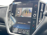 【デジタルマルチビューモニター】車のフロントやサイドのカメラ画像を同時にモニター表示することで、悪路や狭い道を走行時でも周囲の状況確認ができ安心!本格SUVにうれしい装備です♪