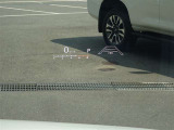 カラーヘッドアップディスプレイ付き。少ない視線移動で情報を確認できるので、運転の疲労軽減に繋がりますよ♪