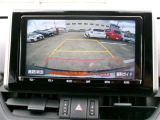 バックモニター付きですので、日常の駐車はもちろん、人や障害物などを映像で確認できるので安心です!(補助装置になりますので、目視でもご確認ください)