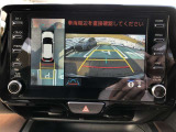 パノラミックビューモニター付きです。車両を上から見たような映像をディスプレイオーディオ画面に表示。運転席からの目視だけでは見にくい、車両周辺の状況をリアルタイムでしっかり確認できます。