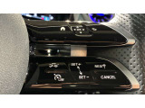 『メルセデス・ケア』が継承されるお車は、車両本体の保証にプラスして、エンジンオイルやワイパーブレード等の消耗部品に関しましても、交換時期に達している場合は無償交換させて頂きます。