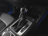 MTモード付きシフトレバーです。Dレンジより左に倒していただくと任意にシフトチェンジでき、スポーティーなドライビングをお楽しみいただけます。