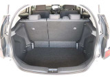 荷物の積みおろしがしやすいハッチバック。上方向にドアが開くので雨の日でも車内が濡れにくいですよ。
