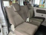 ベンチシートなので姿勢の自由度も高くどちらのドアからでも乗車可能です♪