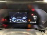 スタイリッシュなデザインのインパネ。各操作スイッチは使いやすい位置に配置されてます。