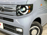 【LEDヘッドライト】悪天候や夜間走行時も良好な視界を確保し安心して運転できる高輝度LEDヘッドライトを装備!点灯速度が早く、消費電力も抑えられています。