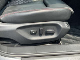 運転席パワーシート(スライド、リクライニング、リフター、サイサポート、シートバックサポート、サイサポートエクステンション