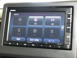 ナビゲーションは純正メモリーナビ(VXM-225Ci)を装着しております。AM、FM、CD、Bluetoothがご使用いただけます。初めて訪れた場所でも安心ですね!