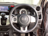 ステアリングスイッチでオーディオ各種操作が可能で、運転に集中できます。安心・安全・快適なドライブをお楽しみいただけます。