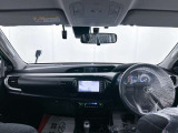 落ち着いたカラーの内装で、ゆったりと運転したい方に。