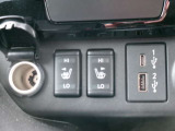 ソケット、USB、タイプC接続可能です。