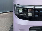 LEDライトは白色光で遠くまで明るく照らし、夜間の安全運転をサポートします