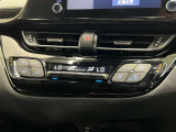 冬場に嬉しい運転席、助手席シートヒーター付きでポカポカ