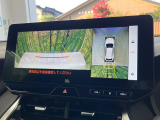 【パノラミックビューモニター】専用のカメラにより、上から見下ろしたような視点で360度クルマの周囲を確認することができます☆死角部分も確認しやすく、狭い場所での切り返しや駐車もスムーズに行えます。